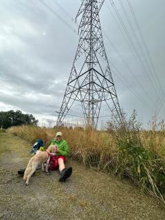 Couldn't find a seat or any other lunch spot to save our lives, so we settled down in the middle of the path underneath this pylon.  It started raining just after this pic was taken 🤣